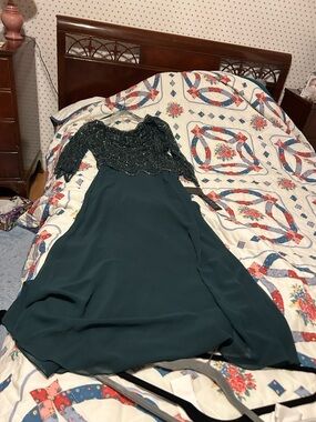 J Kara Beaded Chiffon Gown Size 4 Hunter Green